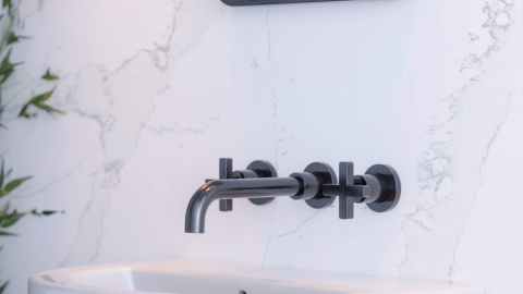 TechniStone Calacatta Pastino - nadaje się do zastosowania w łazienkach tworzac komfortowe poczucie piękna