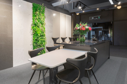 TechniStone Noble Villa - dlaty stołowe kremowo-beżowa powierzchnia z subtelnymi żyłkami