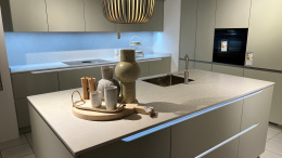 TechniStone Noble Vintage -blat kuchenny w odcienu kremowo- beżowym