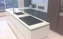 Technistone Brilliant White - piękne białe blaty