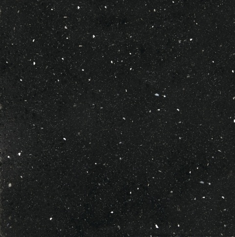 Essential+ Brillante Nero to efektowna czerń w eleganckim wydaniu.