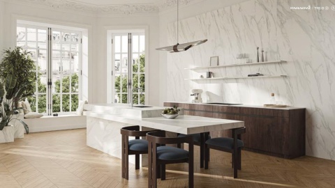 Kuchnia - okładzina ścienna, wyspa kuchenna wykonane z  HORIZON TRI-D GOLD - spiek kwarcowy w złocistym odcieniu