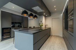 Silestone Marengo to ciemnoszary spiek kwarcowy z delikatnym ziarnem. Blaty robocze w kuchni