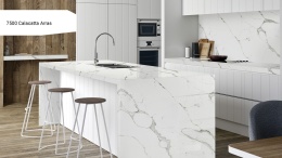 Avant Quartz Calacatta Arras to biały konglomerat kwarcowy z wyrazistymi szaro-grafitowymi żyłkami