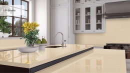 Avant Quartz Chantilly to konglomerat kwarcowy o jasnym wybarwieniu. Dominującym kolorem jest złamana biel o kremowym tonie.