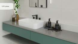 Lumiere prezentuje cementową szarość z ciemnymi drobinkami mineralnymi, które nadają powierzchni subtelną fakturę