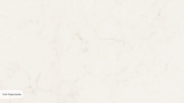 Caesarstone Frosty Carrina to uniwersalny konglomerat kwarcowy o ivory-białym tle i subtelnym, pudrowo-szarym żyłkowaniu.