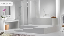 Caesarstone Organic White to warstwowy, antyczny marmur w konglomeracie kwarcowym – śnieżna biel