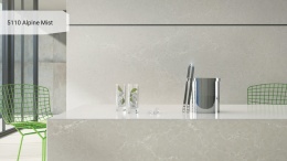 Caesarstone Alpine Mist to elegancki konglomerat kwarcowy w odcieniu chłodnej szarości z delikatnymi białymi żyłkami