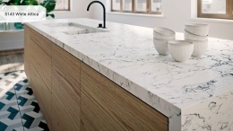 Wyspa kuchenna wykonana z konglomeratu Caesarstone White Attica