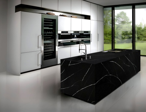 Wyspa kuchenna zrobiona z konglomeratu Marquina