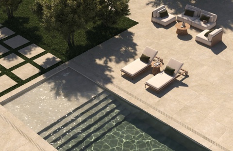 Posadzka przy basenie wykonana ze spieku Linen Desert to odcień ciepłego beżu, przypominający pustynny piasek.