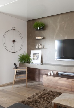 Salon z telewizorem i dekoracyjną ścianą ze spieku Neolith Pulpis – elegancki i naturalny design