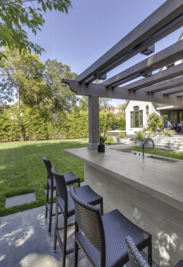 Blat wykonany ze spieku Winter Dala o chłodnej, jasnoszarej interpretacji drewna dębowego