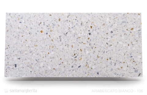 Arabescato Bianco — w odcieniu bieli i kości słoniowej z wyrazistymi wtrąceniami  w szarościach, bielach i złamanej ochry