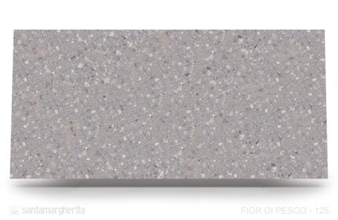 Fior di Pesco szary ton z delikatnymi przebłyskami bieli, subtelnym różem i naturalnymi, marmurowymi żyłami