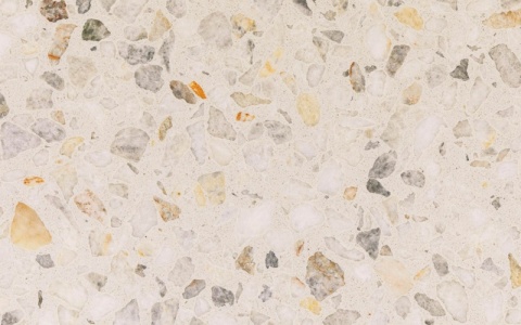 Palazzo Maffei jasna, kremowo-beżowa podstawa została wzbogacona o subtelne szare i złociste akcenty