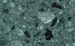 Verde Alpi  o głębokim, butelkowozielonym odcieniu z fragmentami marmuru w tonacjach ciemnej zieleni, czerni, bieli i grafitu