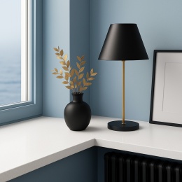 Parapet z konglomeratu SiQuartz Arktyka w błękitnym otoczeniu z eleganckimi dodatkami w kolorze czerni i złota.