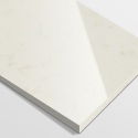 Płyta wykonana z konglomeratu Bianco Nube o mlecznobiałej kolorystyce    z szarymi przebarwieniami i subtelnymi żyłkami