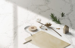 Blat wykonany z konglomeratu  Statuario w białej kolorystyce z wyraźnym, szerokim użyleniem w odcieniach chłodnej szarości