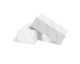 2 bloczki wykonane z konglomerat  Statuario w białej kolorystyce z wyraźnym, szerokim użyleniem w odcieniach chłodnej szarości