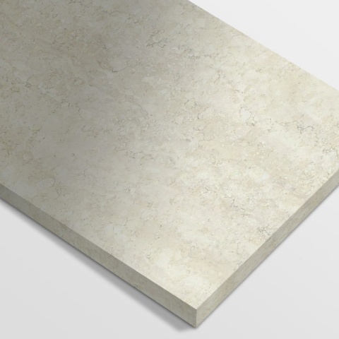 Płyta wykonana z konglomeratu Travertino Classico o kremowo-beżowej kolorystyce, z dodatkiem szarości.