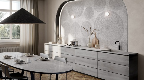 Kuchnia z płytą Infinity Hyams White na ścianie i blacie, wykończenie polished, random bookmatch.