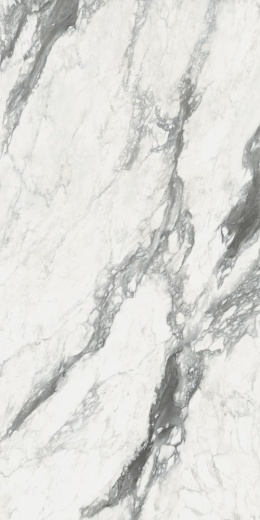 MB02 Renoir o śnieżnobiałym tłem, na którym rozciągają się głębokie szaro-grafitowe żyły o nieregularnym układzie