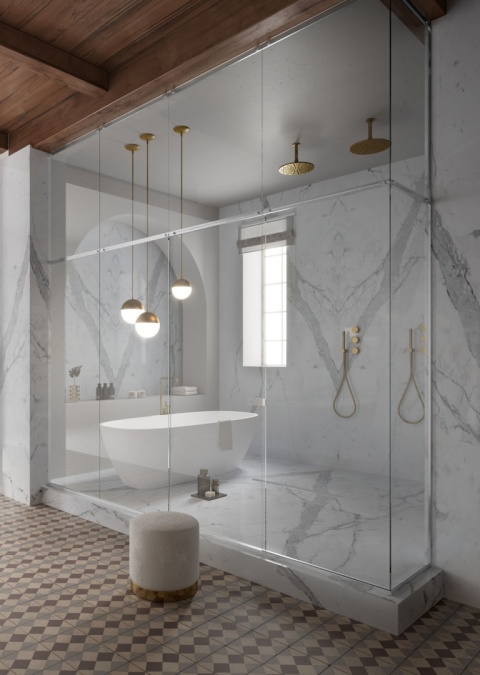 Łazienka z kabiną prysznicową i ścianami z płyt Statuario Principe bookmatch.