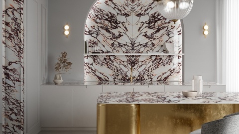 Kuchnia z wyspą i backsplash z marmuru Calacatta Viola w odcieniach bieli i burgundu.