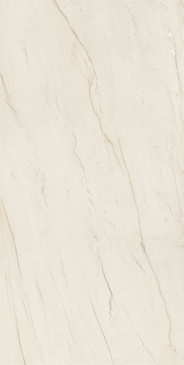 Calacatta Brasile- piaskowo-pergaminowym odcieniu z jasnymi przejściami i delikatnymi brązowymi nitkami