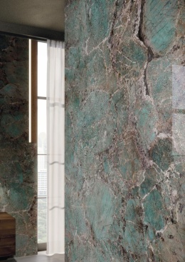 Widok płyty Infinity OC06 Santos w odcieniach zieleni i brązu z naturalnym, marmurowym użyleniem