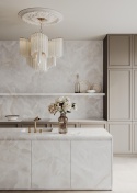 Kuchnia w jasnych barwach z wyspą wykończoną spiekiem Onyx White