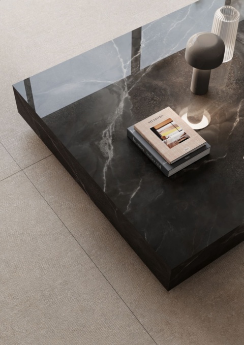 Stolik kawowy wykończony spiekiem Infinity Andromeda w połysku, z efektem głębi i elegancji.