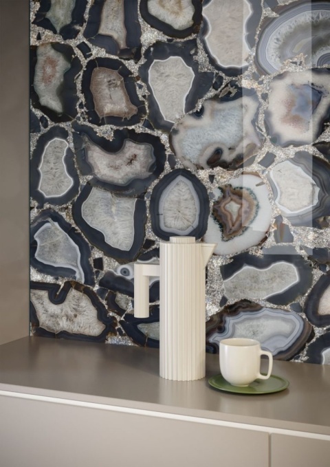 Detal ścienny z agatem – spiek Cammeo z kolekcji Crystal, z bogatą paletą barw i wykończeniem glam