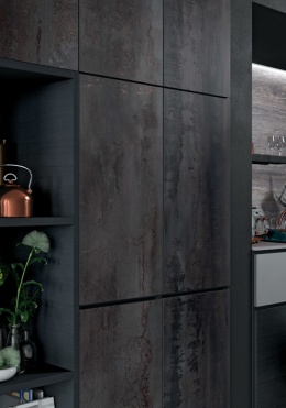 Infinity Travertino Grey SE06 – nowoczesne fronty kuchenne wykończone spiekiem o strukturze trawertynu.