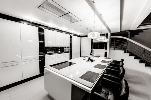 Silestone Blanco Zeus w białym odcieniu- idealny do kuchni jako blat roboczy ,