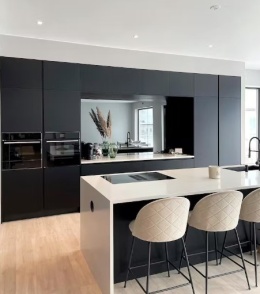 Silestone Snowy Ibiza to kremowo-biały spiek kwarcowy. Blat dla wyspy kuchennej