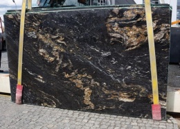 ragment płyty w wersji szczotkowanej, podkreślający matową teksturę i łagodniejsze refleksy światła.