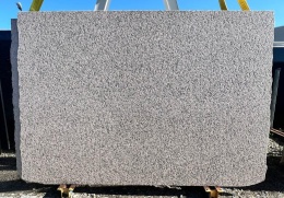 płyta Giallo New Veneziano w wykończeniu polerowanym, prezentująca bogactwo złotych i beżowych odcieni z akcentami szarości