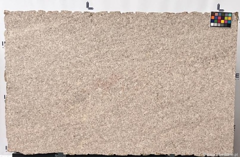 płyta Giallo Santa Cecilia w wersji fiammato, z matową teksturą i subtelnym rozproszeniem światła.