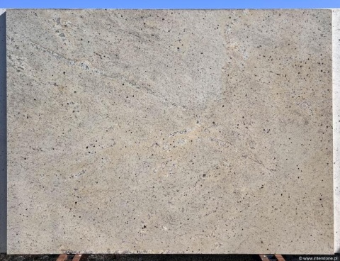 płyta w wykończeniu ds_pod_sand, z wyraźną, chropowatą fakturą i surowym, piaskowym charakterem.