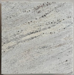 zbliżenie powierzchni, które uwypukla delikatne przejścia kolorystyczne, żyłkowanie i naturalną fakturę kamienia.