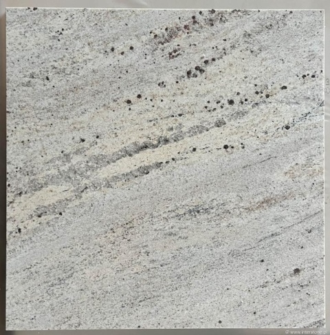 zbliżenie powierzchni, które uwypukla delikatne przejścia kolorystyczne, żyłkowanie i naturalną fakturę kamienia.