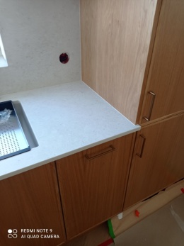 Nebbia blat i okładzina ścienna wykonana z jasnego spieku