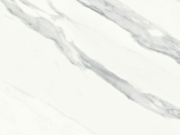 Płyta Dekton Opera kC – jasne tło z delikatnymi, szarymi żyłami w stylu marmuru Carrara.