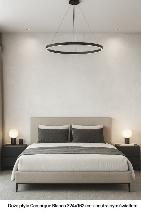 Sypialnia z płytą Camargue Blanco 324×162 cm, oświetlenie neutralne, subtelny wzór i stonowana kolorystyka