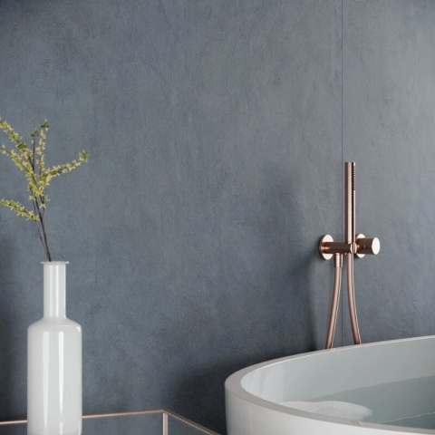 Detal ściany z Surface Cobalto – naturalna faktura spieku w odcieniu kobaltu.