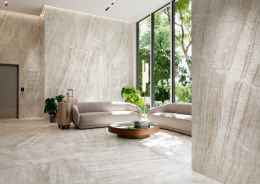 Lobby z płytami Taj Mahal 5.6 mm na ścianach i podłodze w naturalnym bookmatchu